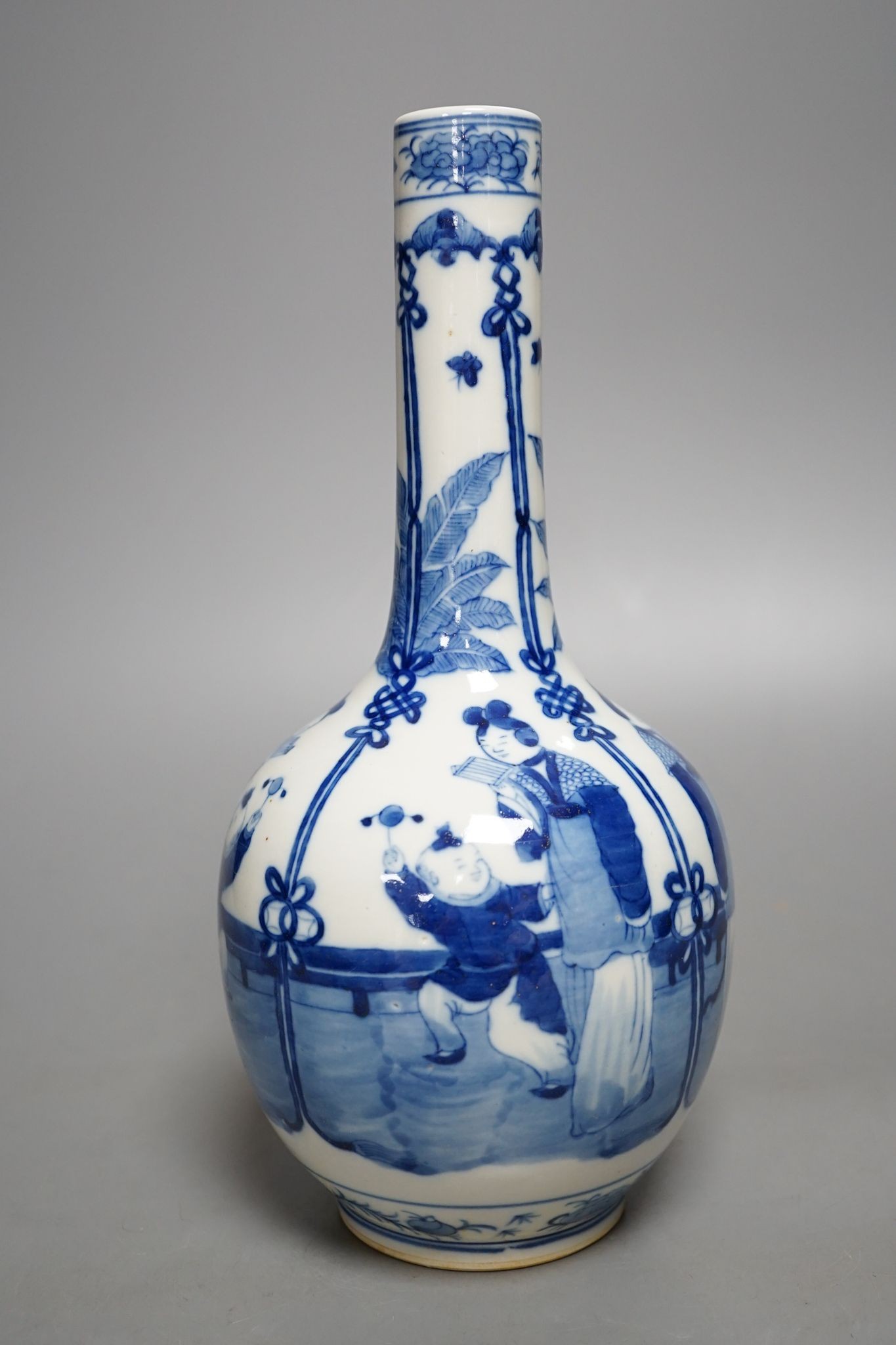 19th century Chinese blue and white bottle vase, 27cm